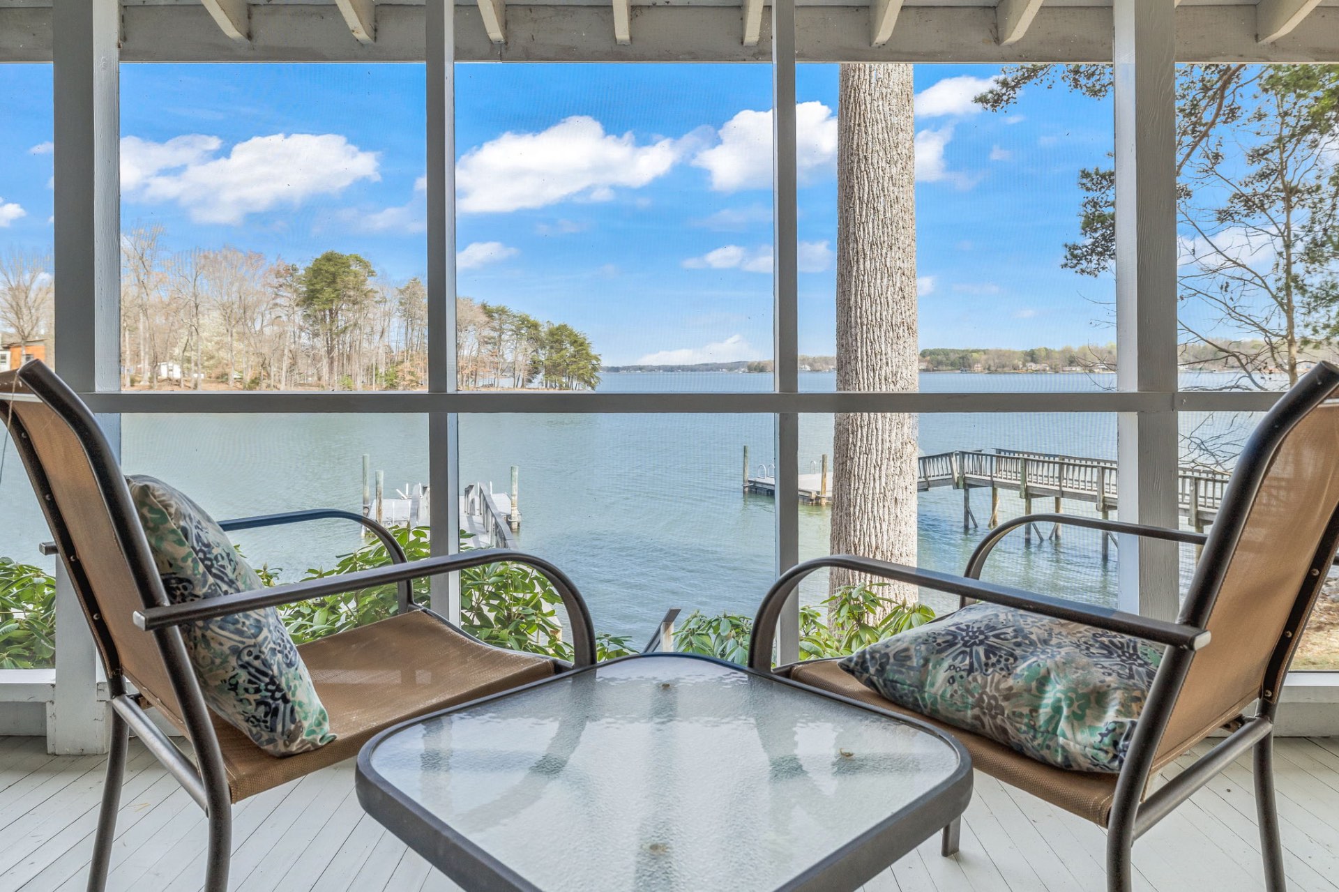 Lakefront Stayvanah property with water views